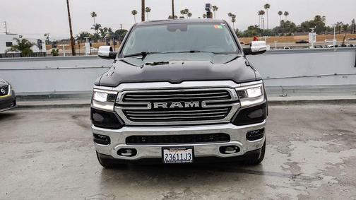 Diamond Black Crystal Pearlcoat 2022 RAM 1500 Laramie