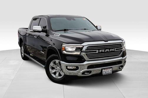 Diamond Black Crystal Pearlcoat 2022 RAM 1500 Laramie