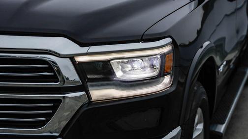 Diamond Black Crystal Pearlcoat 2022 RAM 1500 Laramie
