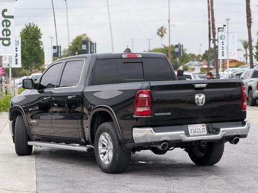 Diamond Black Crystal Pearlcoat 2022 RAM 1500 Laramie