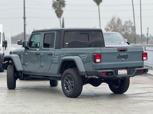 2024 Jeep Gladiator Sport S