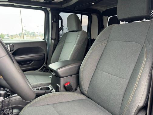 2024 Jeep Gladiator Sport S