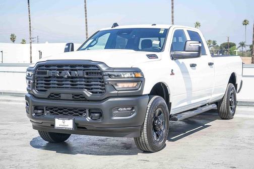 Bright White Clearcoat 2026 RAM 2500 Tradesman Crew Cab 4x4 8' Box