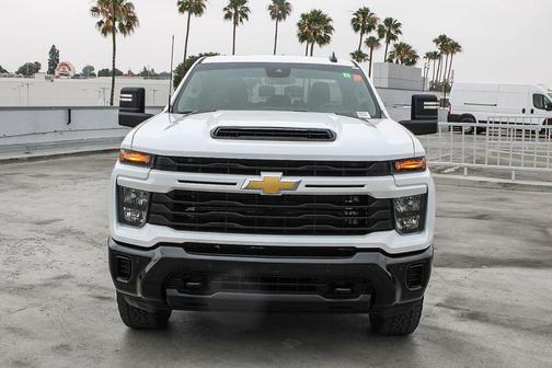 Summit White 2025 Chevrolet Silverado 2500 Custom