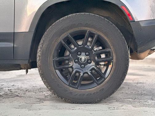 2023 Land Rover Defender 90 S