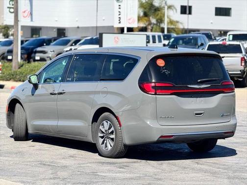 2023 Chrysler Pacifica Hybrid Touring L
