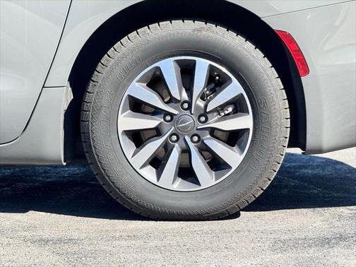 2023 Chrysler Pacifica Hybrid Touring L