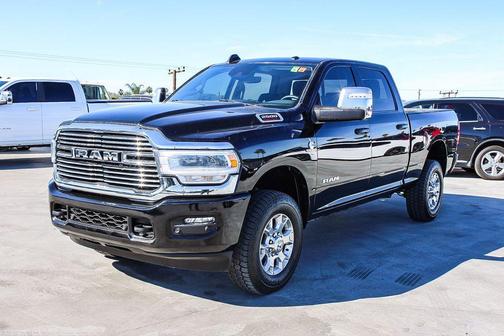 Diamond Black Crystal Pearlcoat 2024 RAM 2500 Laramie Crew Cab 4x4 6'4' Box