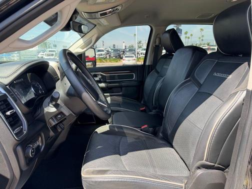 Diamond Black Crystal Pearlcoat 2024 RAM 2500 Laramie Crew Cab 4x4 6'4' Box