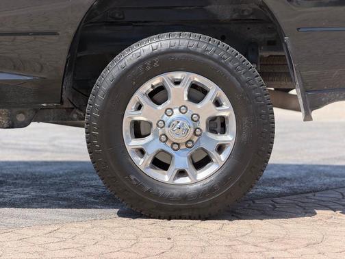 Diamond Black Crystal Pearlcoat 2024 RAM 2500 Laramie Crew Cab 4x4 6'4' Box