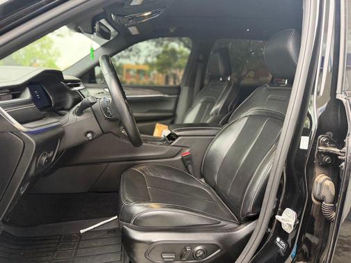 Diamond Black Crystal Pearlcoat 2022 Jeep Grand Cherokee L Overland