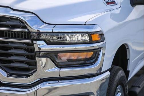 2025 RAM 2500 Tradesman Crew Cab 4x4 6'4' Box