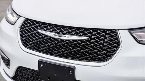 2025 Chrysler Pacifica Hybrid Select