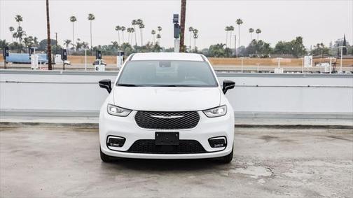 2025 Chrysler Pacifica Hybrid Select