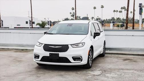2025 Chrysler Pacifica Hybrid Select
