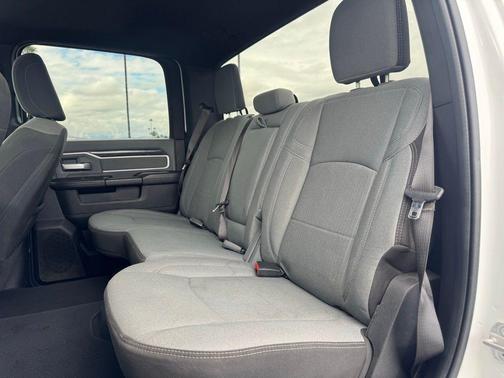2023 RAM 2500 Big Horn Crew Cab 4x4 6'4' Box