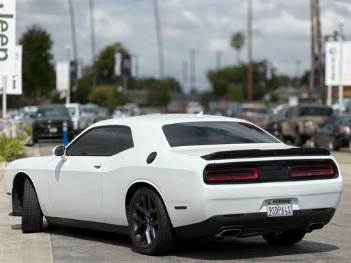 White Knuckle Clearcoat 2023 Dodge Challenger R/T