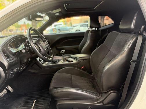 White Knuckle Clearcoat 2023 Dodge Challenger R/T