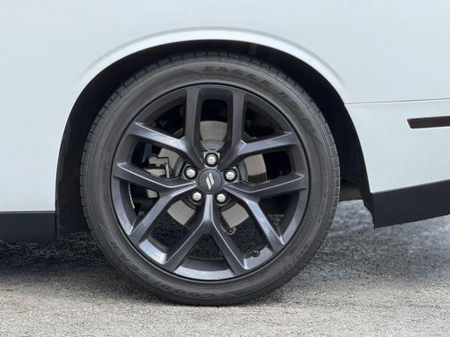 White Knuckle Clearcoat 2023 Dodge Challenger R/T