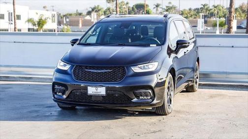 2025 Chrysler Pacifica Hybrid Premium S Appearance Pkg