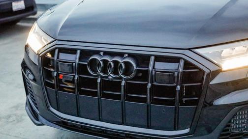 Mythos Black Metallic 2023 Audi SQ7 4.0T Prestige