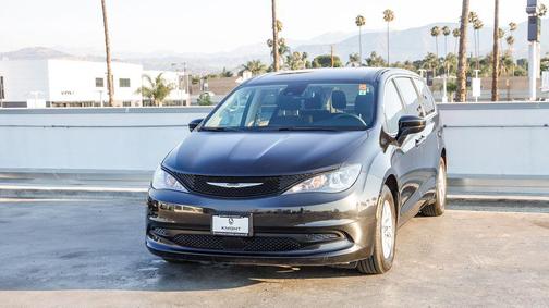 2023 Chrysler Voyager LX