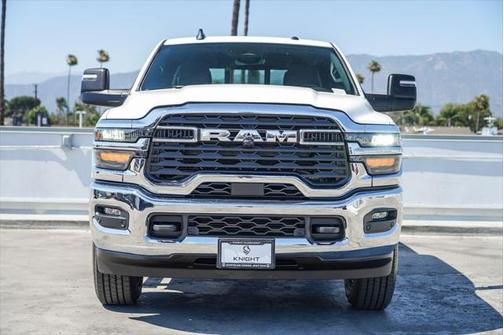 2025 RAM 2500 Tradesman Crew Cab 4x4 6'4' Box
