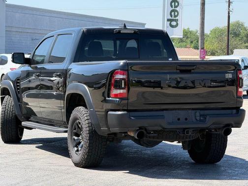 Diamond Black Crystal Pearlcoat 2021 RAM 1500 TRX