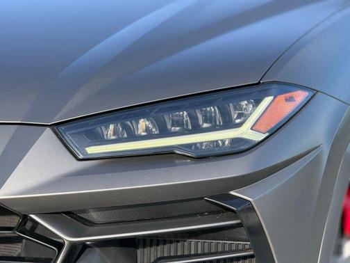 2022 Lamborghini Urus Graphite Capsule