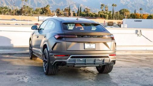 2022 Lamborghini Urus Graphite Capsule