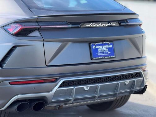 2022 Lamborghini Urus Graphite Capsule