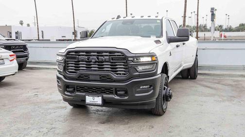 Bright White Clearcoat 2026 RAM 3500 Tradesman Crew Cab 4x4 8' Box
