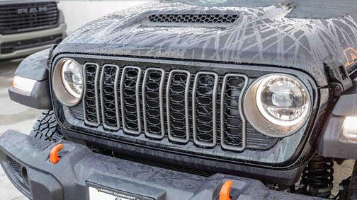 Black Clearcoat 2025 Jeep Gladiator Mojave 4x4