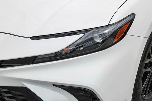 Ice Cap 2026 Toyota Camry SE