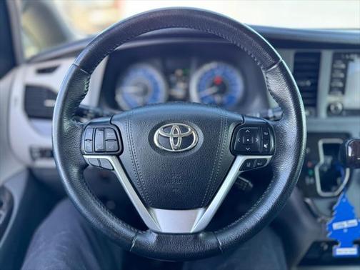 2019 Toyota Sienna XLE