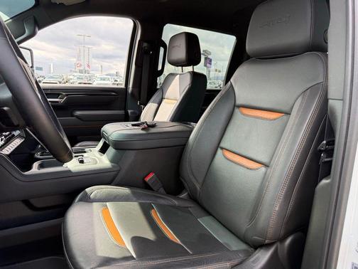 Summit White 2025 GMC Sierra 2500 AT4