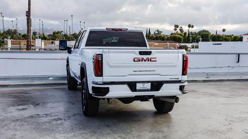 Summit White 2025 GMC Sierra 2500 AT4