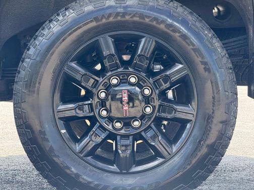 Summit White 2025 GMC Sierra 2500 AT4