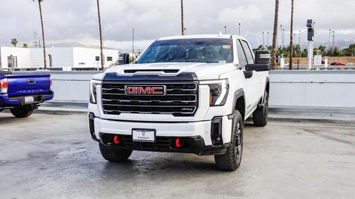 Summit White 2025 GMC Sierra 2500 AT4