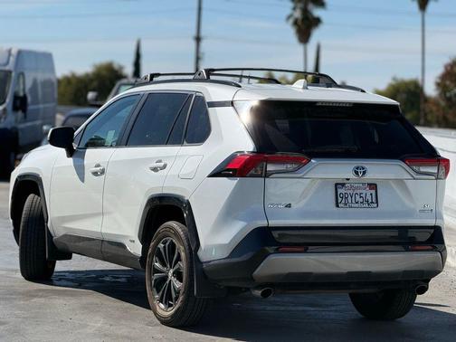 2022 Toyota RAV4 Hybrid SE