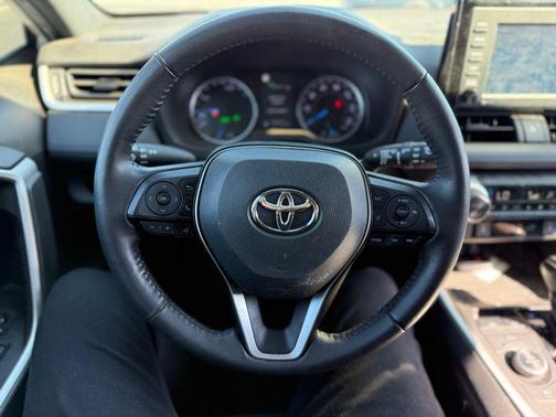 2022 Toyota RAV4 Hybrid SE