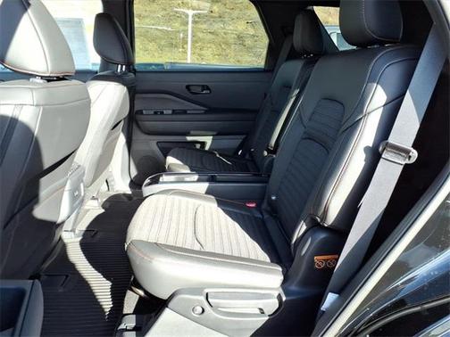 2025 Nissan Pathfinder Rock Creek 4WD