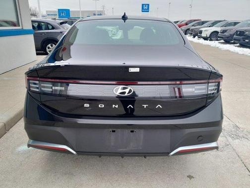 2025 Hyundai SONATA SE