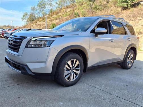 2025 Nissan Pathfinder SL 4WD