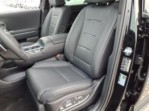 Abyss Black Pearl 2026 Hyundai Palisade Hybrid Calligraphy