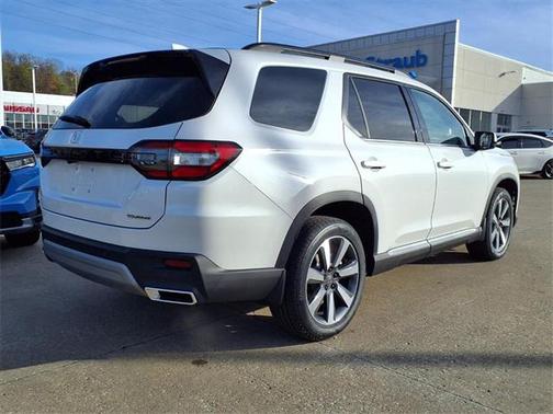 2025 Honda Pilot Touring 8-Passenger