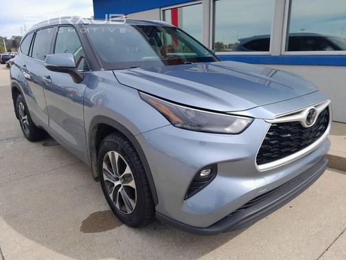 Moon Dust 2022 Toyota Highlander XLE