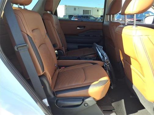 2025 Nissan Pathfinder Platinum 4WD