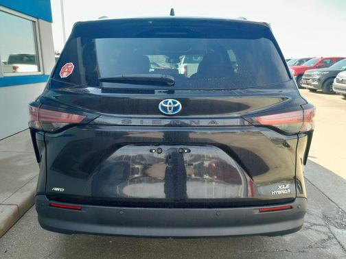 Midnight Black Metallic 2021 Toyota Sienna XLE 7 Passenger