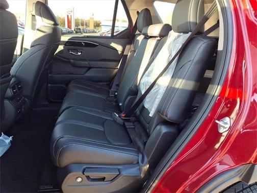 2025 Honda Pilot Touring 8-Passenger